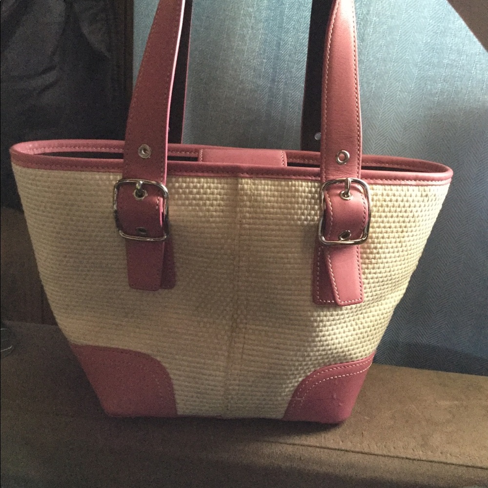 Authentic Coach Hand Bag For Spring! - image 3